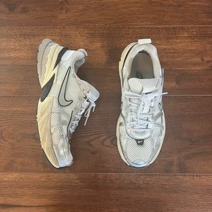 WOMEN'S NIKE V2K RUNTEKK RUNNING SHOES